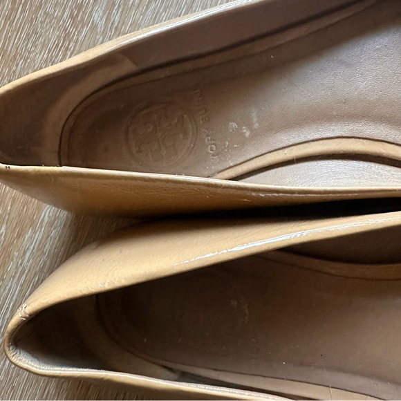 Tory Burch Gold-Tone Tan Flats - Picture 3 of 6